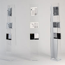 Porta brochure in plexiglass